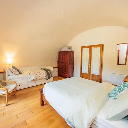 The Coach House 5 Star *