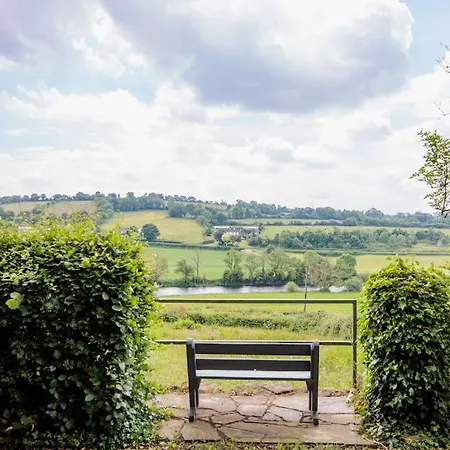 The Coach House 5 Star Holiday home *