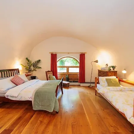 The Coach House 5 Star *