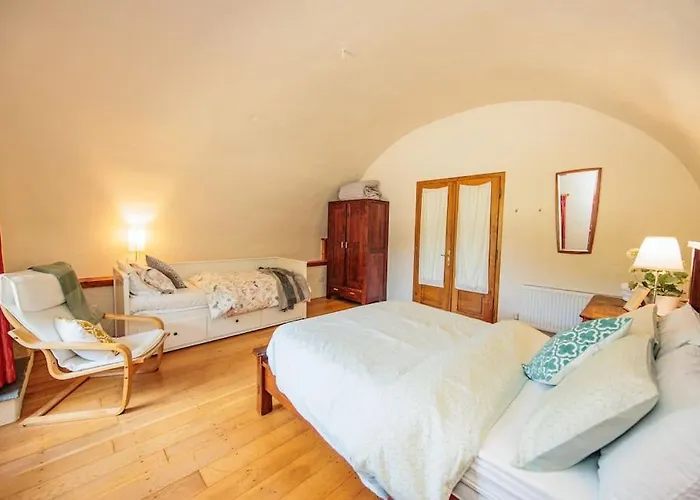 The Coach House 5 Star *