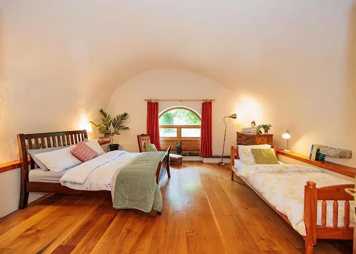 The Coach House 5 Star *